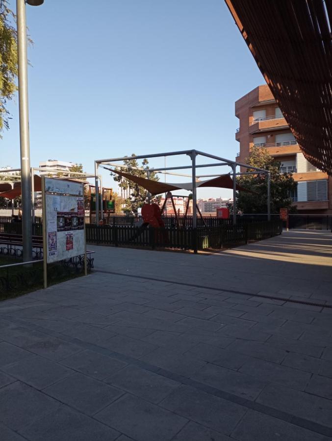 Ahllenrock Como Un Hotel, Pero Solo Para Ti Cornellà de Llobregat Exteriör bild